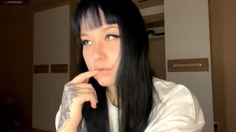 Eva online show from 10-27-25, 07:34