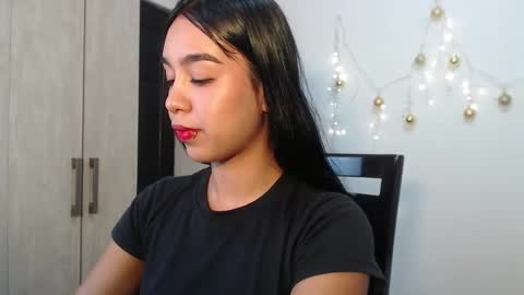 Snapshot of kyra_fox_ chatting on 01-10-26, 01:02 Kyra online show from 01-10-26, 01:02