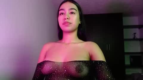 Snapshot of kyra_fox_ chatting on 03-25-26, 01:28 Kyra online show from 03-25-26, 01:28