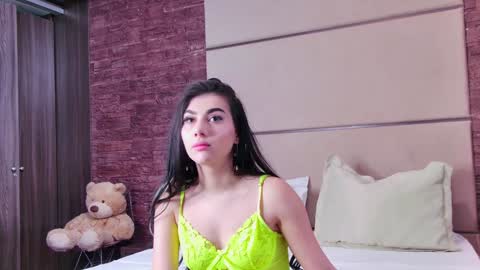 Snapshot of kyrahill_ chatting on 01-03-25, 08:32 Kyra online show from 01-03-25, 08:32