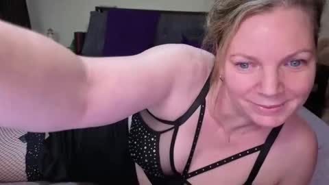 l4dyc4pricorn76 online show from 02-12-26, 11:27