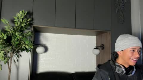 labrinthteasing online show from 10-09-25, 12:14