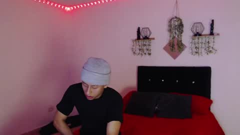 Snapshot of labrinthteasing chatting on 04-16-26, 02:07 labrinthteasing online show from 04-16-26, 02:07