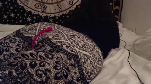 Lacey online show from 11-25-25, 01:27