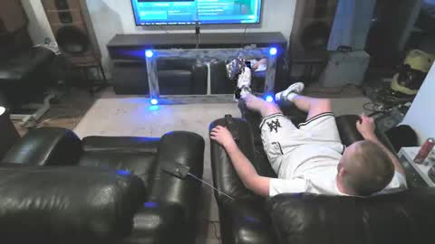 Snapshot of ladshed chatting on 10-14-25, 12:17 Hectic online show from 10-14-25, 12:17