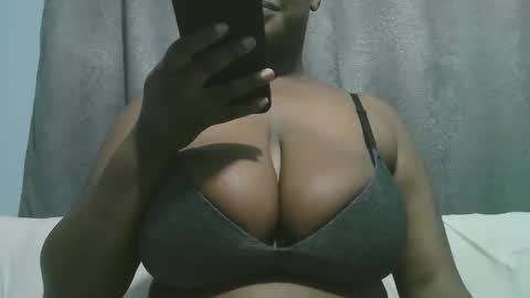 lady_dearra online show from 10-28-25, 04:49