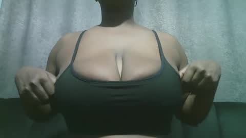 lady_dearra online show from 12-22-25, 02:52