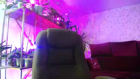 Lady Gloria online show from 10-09-25, 05:27