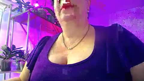 Lady Gloria online show from 12-22-25, 06:21