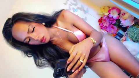 Snapshot of lady_in_black18 chatting on 01-27-25, 01:05 Stella online show from 01-27-25, 01:05