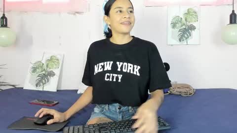 Snapshot of lady_rossee chatting on 09-21-25, 01:35 Leidy online show from 09-21-25, 01:35