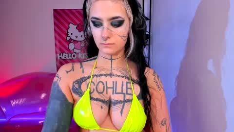 Snapshot of lady_sontse_ chatting on 03-03-25, 04:56 Mia online show from 03-03-25, 04:56