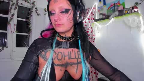 Snapshot of lady_sontse_ chatting on 11-27-25, 09:50 Mia online show from 11-27-25, 09:50