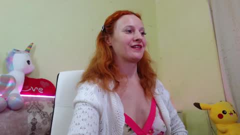 Snapshot of ladybigsmile chatting on 02-09-25, 12:39 Sima Ladybigsmile online show from 02-09-25, 12:39