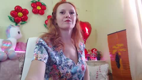 Snapshot of ladybigsmile chatting on 02-18-25, 09:32 Sima Ladybigsmile online show from 02-18-25, 09:32