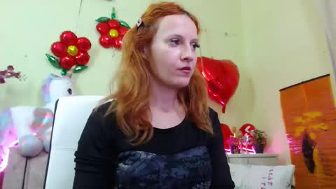 Snapshot of ladybigsmile chatting on 02-19-25, 04:23 Sima Ladybigsmile online show from 02-19-25, 04:23