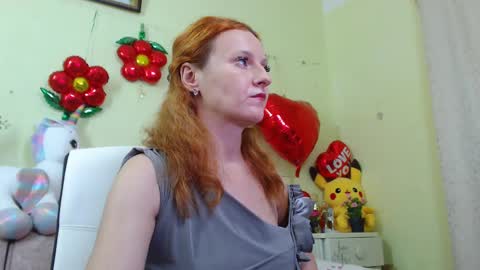 Snapshot of ladybigsmile chatting on 02-28-25, 09:55 Sima Ladybigsmile online show from 02-28-25, 09:55