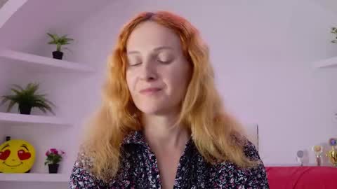 Snapshot of ladybigsmile chatting on 09-10-25, 07:25 Sima Ladybigsmile online show from 09-10-25, 07:25