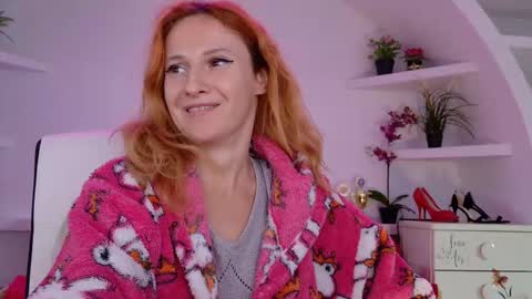 Snapshot of ladybigsmile chatting on 09-15-25, 02:06 Sima Ladybigsmile online show from 09-15-25, 02:06