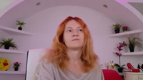 Snapshot of ladybigsmile chatting on 09-16-25, 05:52 Sima Ladybigsmile online show from 09-16-25, 05:52