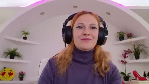 Snapshot of ladybigsmile chatting on 09-18-25, 06:26 Sima Ladybigsmile online show from 09-18-25, 06:26