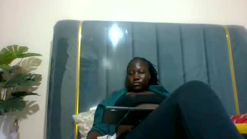 lindah32 online show from 12-16-24, 09:31