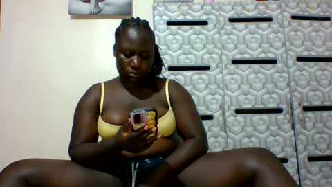 lindah32 online show from 12-19-24, 12:13