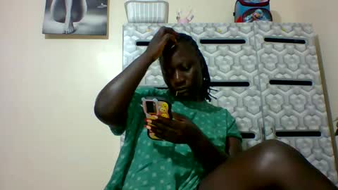 lindah32 online show from 12-19-24, 08:55