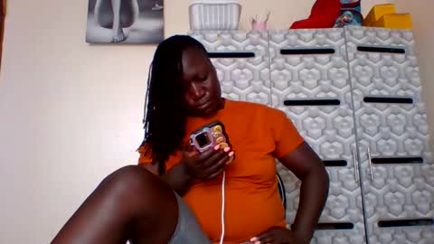 lindah32 online show from 12-21-24, 12:16