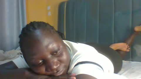 lindah32 online show from 11-28-25, 11:40