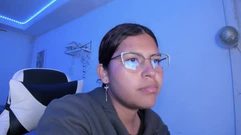  Lady  online show from 12-22-25, 03:58