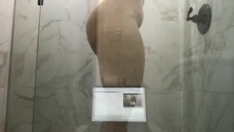 Snapshot of ladybugsandlillies chatting on 03-31-26, 04:40 ladybugsandlillies online show from 03-31-26, 04:40