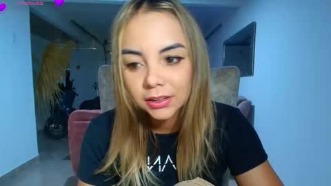 Hello im lady nice to meet you  online show from 11-07-25, 08:31