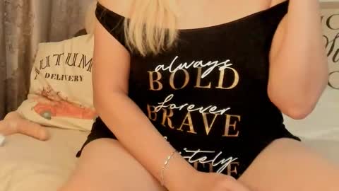 ladyjanyne online show from 10-18-25, 02:03