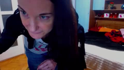 Snapshot of ladylhoty chatting on 11-15-25, 04:25 LadyLHoty online show from 11-15-25, 04:25