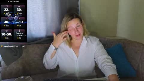 Snapshot of ladylucky_ chatting on 10-20-25, 02:01 ladylucky_ online show from 10-20-25, 02:01