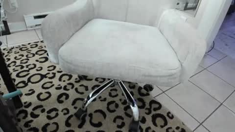 luxandleo online show from 12-21-25, 04:52