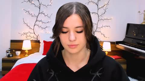 Amelia online show from 01-31-25, 06:02