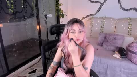 Lady  online show from 11-15-25, 04:32