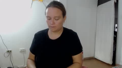 Snapshot of lahurent_weed420 chatting on 11-08-25, 11:54 paola and a guest lol online show from 11-08-25, 11:54