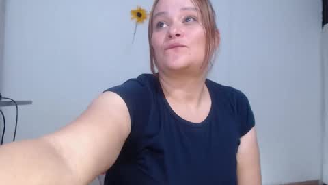 Snapshot of lahurent_weed420 chatting on 11-09-25, 01:04 paola and a guest lol online show from 11-09-25, 01:04