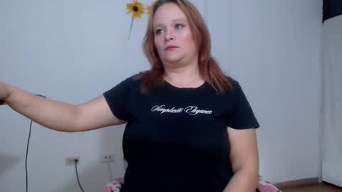 Snapshot of lahurent_weed420 chatting on 11-10-25, 01:59 paola and a guest lol online show from 11-10-25, 01:59