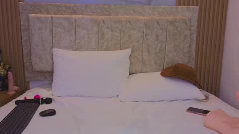 laiamilf online show from 02-26-25, 11:15