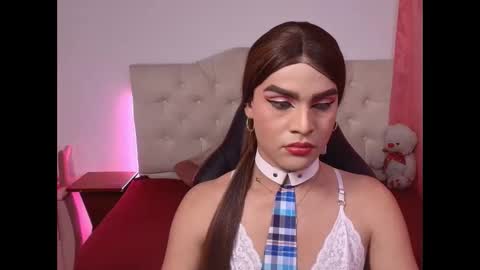 Snapshot of lailahdark chatting on 10-11-25, 04:44 Camila online show from 10-11-25, 04:44