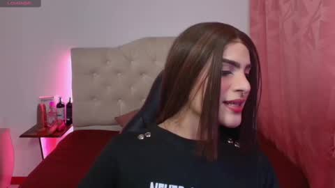 Snapshot of lailahdark chatting on 10-21-25, 04:57 Camila online show from 10-21-25, 04:57