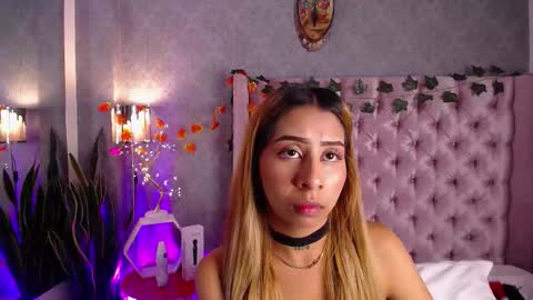 Laila Stilwills online show from 11-22-25, 04:55