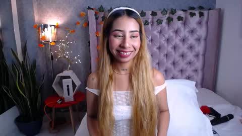 Laila Stilwills online show from 12-03-25, 04:20