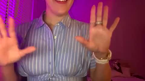 Snapshot of laineylifts chatting on 03-29-26, 02:33 Lainey online show from 03-29-26, 02:33