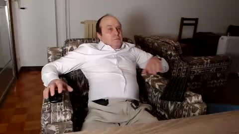Snapshot of lajose52 chatting on 01-05-25, 03:13 lajose52 online show from 01-05-25, 03:13