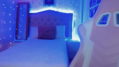 lala Moon online show from 01-17-26, 10:42